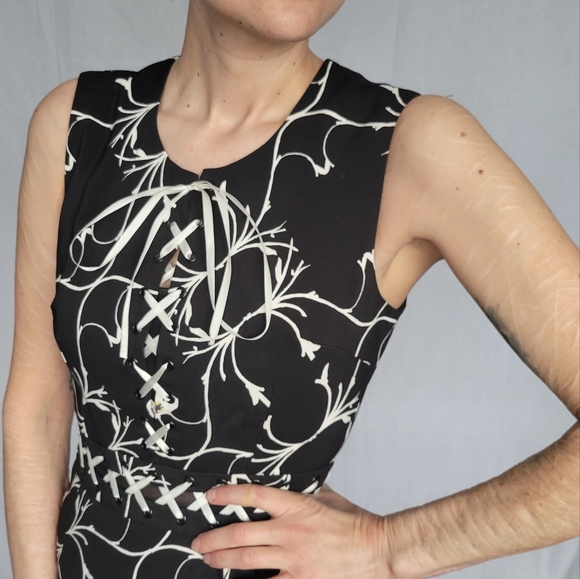 Preen by Thornton Bregazzi floral lace up dress - Picture 6 of 7